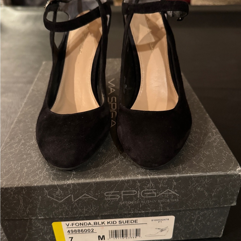 Via Spiga Black Suede Heels NIB. Perfect little black shoe. Size 7